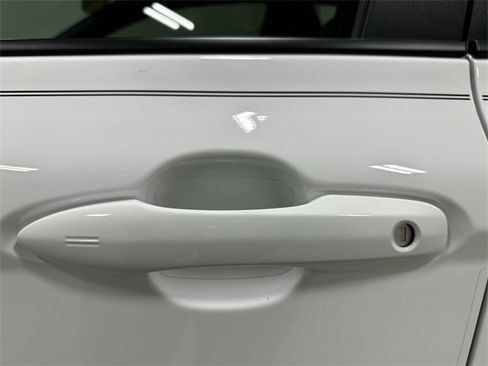 Used 2025 Toyota Camry SE image 13