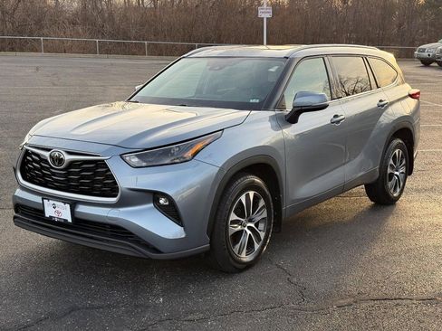 Used 2022 Toyota Highlander XLE image 11