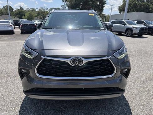 Certified 2024 Toyota Highlander Platinum FWD image 6
