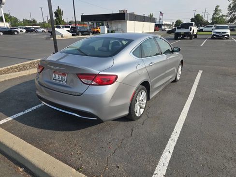 Used 2015 Chrysler 200 Limited FWD image 5