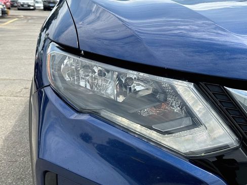 Used 2017 Nissan Rogue SV w/ SV Premium Package AWD/4WD image 37