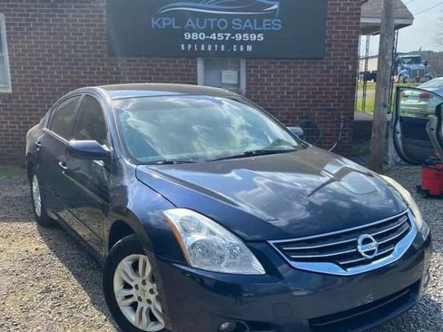 Used 2011 Nissan Altima 2.5 S w/ Special Edition Pkg image 1