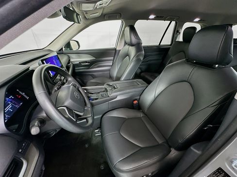 Used 2025 Toyota Grand Highlander FWD image 13