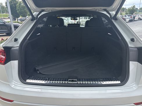 Used 2019 Audi Q8 Prestige w/ Luxury Package AWD/4WD image 32