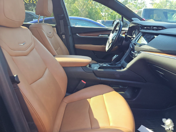Used 2024 Cadillac XT5 Premium Luxury w/ Technology Package FWD image 14