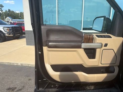 Used 2018 Ford F150 Lariat w/ Equipment Group 502A Luxury AWD/4WD image 9