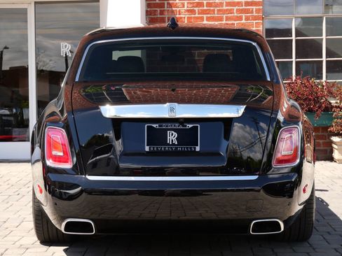 Used 2024 Rolls-Royce Phantom Extended Wheelbase w/ The Phantom Package image 22