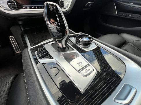 Used 2019 BMW 740e xDrive 740e xDrive iPerformance AWD 4 w/ Executive Package image 34