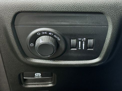 Used 2025 Jeep Grand Cherokee L Laredo image 17