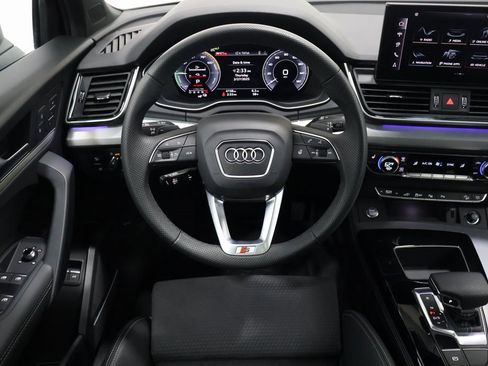 Used 2024 Audi Q5 e Prestige w/ Prestige Package image 16
