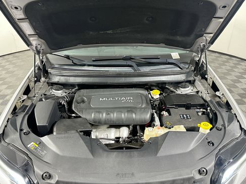 Used 2019 Jeep Cherokee Latitude w/ Popular Appearance Group AWD/4WD image 33