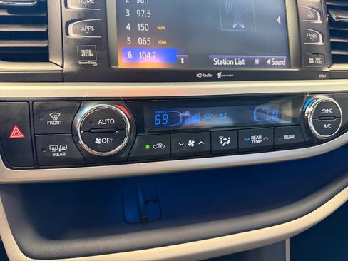 Used 2015 Toyota Highlander Limited AWD/4WD image 22