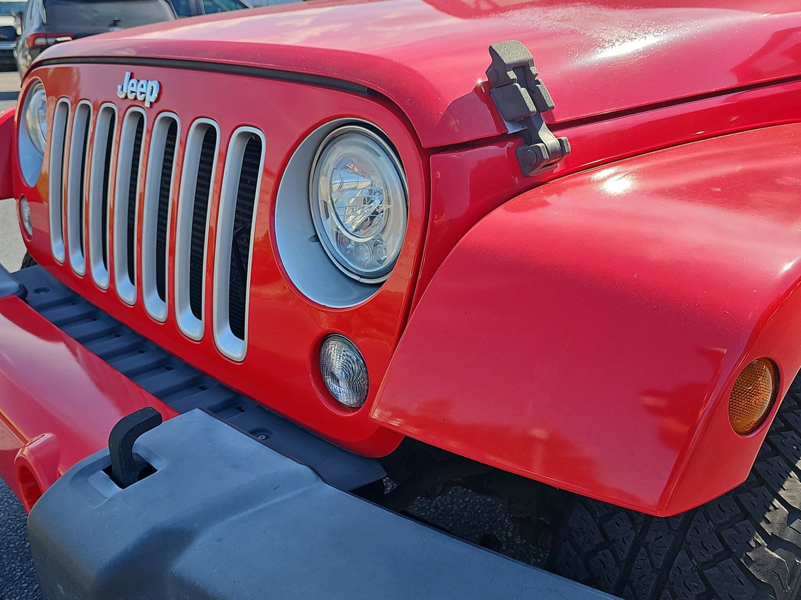 Used 2017 Jeep Wrangler Sahara w/ Dual Top Group AWD/4WD image 27