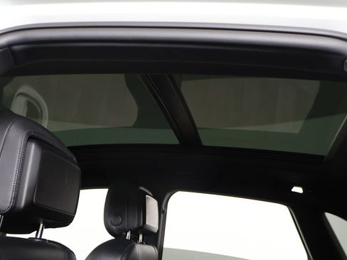 Used 2023 Porsche Macan AWD/4WD image 18