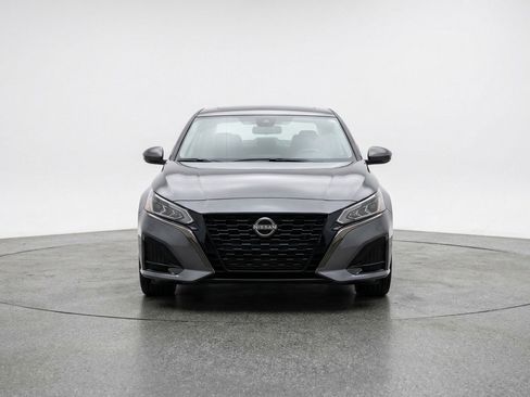 Used 2025 Nissan Altima 2.5 SV image 2