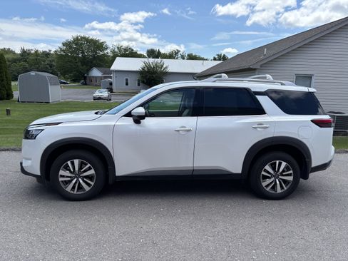 Used 2025 Nissan Pathfinder SL AWD/4WD image 7