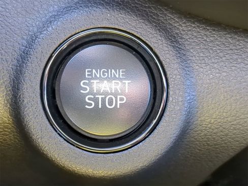 New 2025 Hyundai Venue SEL image 38