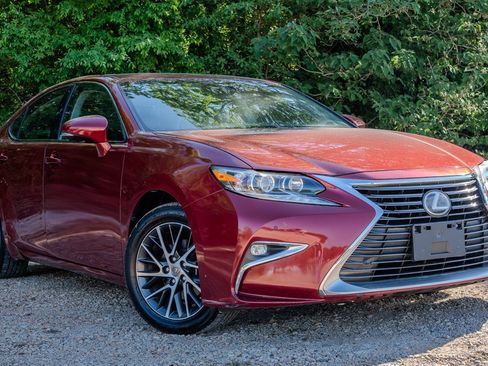 Used 2017 Lexus ES 350 w/ Luxury Package image 7