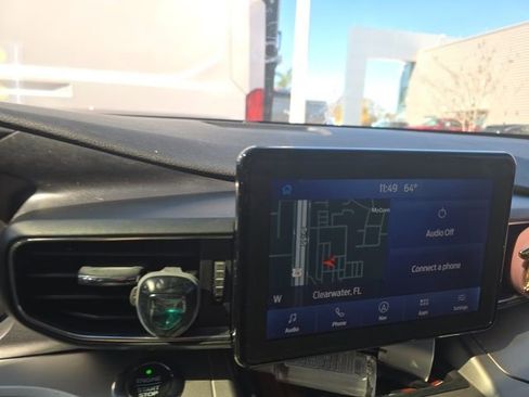 Used 2021 Ford Explorer XLT w/ Equipment Group 202A image 9