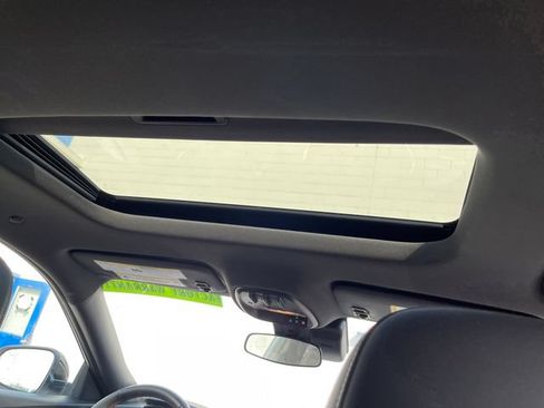 Used 2024 Chevrolet Trax RS w/ Sunroof Package FWD image 34