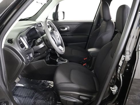 Used 2023 Jeep Renegade Latitude AWD/4WD image 29