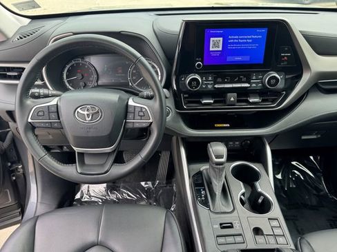 Used 2023 Toyota Highlander XLE image 19