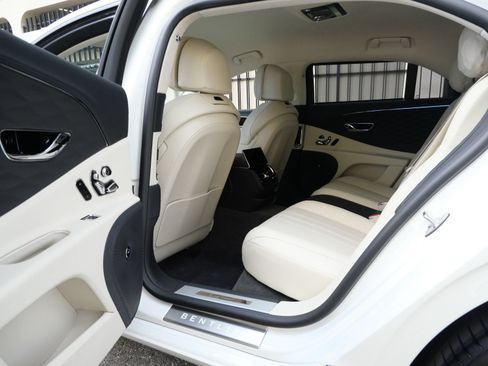 Used 2024 Bentley Flying Spur W12 AWD/4WD image 11