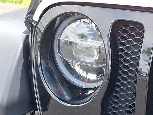 Used 2021 Jeep Wrangler Sport AWD/4WD image 7