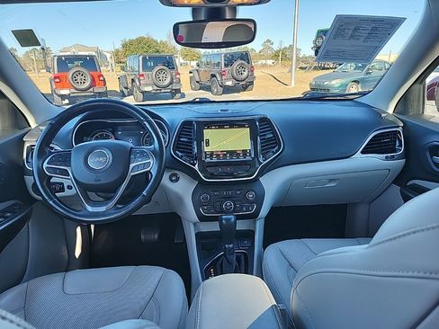 Used 2020 Jeep Cherokee Limited image 3