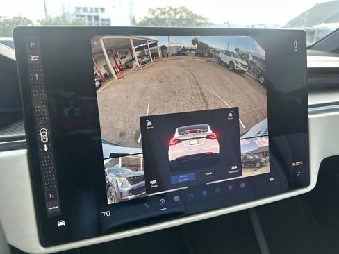 Used 2022 Tesla Model X Plaid image 25