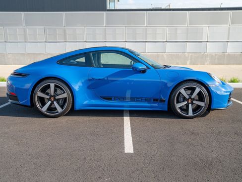 Certified 2025 Porsche 911 Carrera RWD image 8