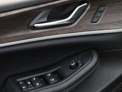 New 2025 Jeep Grand Cherokee Limited AWD/4WD image 17