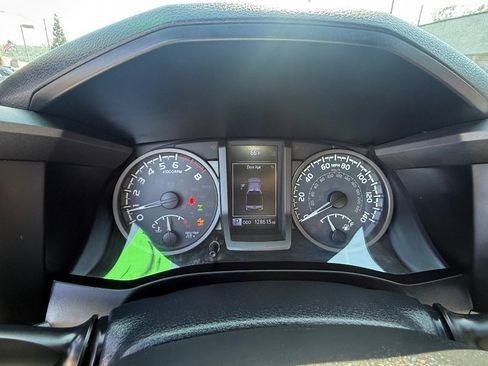 Used 2019 Toyota Tacoma TRD Sport AWD/4WD image 24
