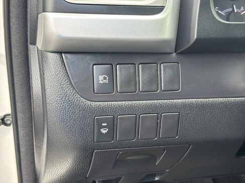 Used 2018 Toyota Highlander LE FWD image 32