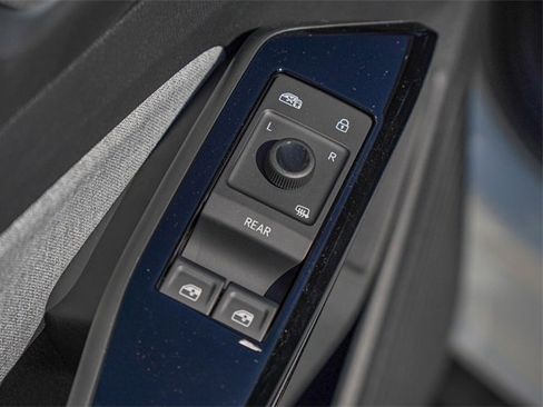 New 2025 Volkswagen ID.4 Pro image 15