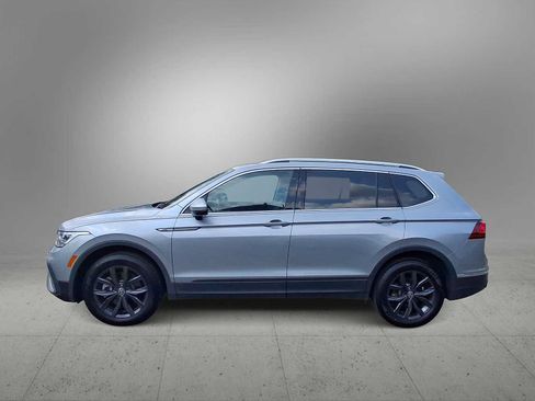 Used 2024 Volkswagen Tiguan SE w/ Panoramic Sunroof Package AWD/4WD image 5
