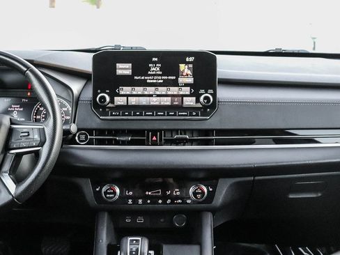 Used 2024 Mitsubishi Outlander SE AWD/4WD image 16