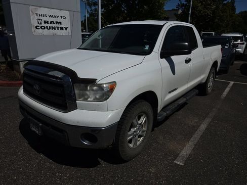 Used 2010 Toyota Tundra 4x4 Double Cab w/ Tow Pkg image 2