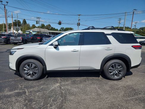 New 2025 Nissan Pathfinder SV image 5