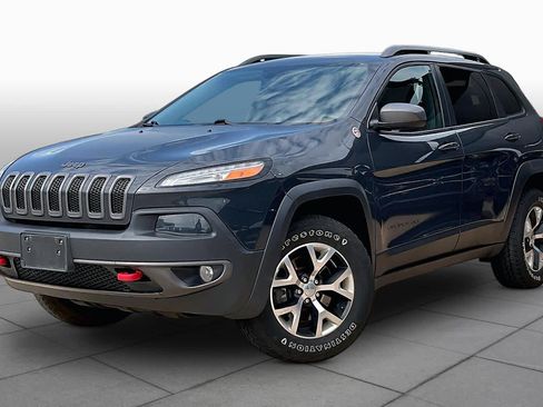 Used 2017 Jeep Cherokee Trailhawk w/ Cold Weather Group AWD/4WD image 3