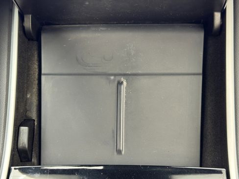 Used 2021 Tesla Model Y Performance image 34