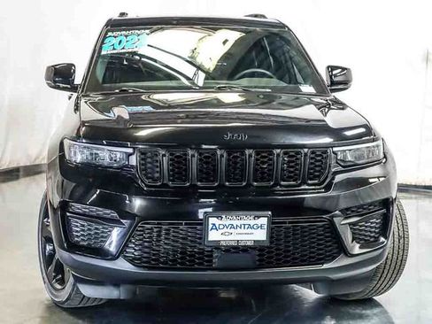 Used 2023 Jeep Grand Cherokee Altitude AWD/4WD image 7