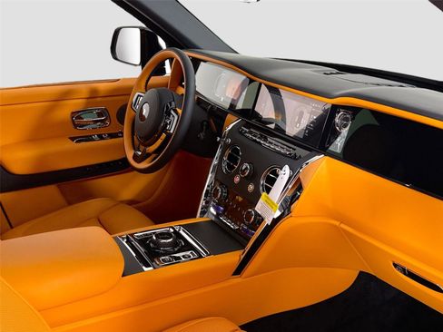 Used 2026 Rolls-Royce Cullinan image 40