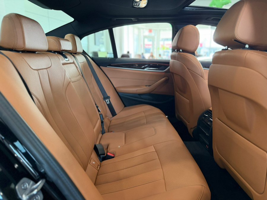 Used 2023 BMW 530i w/ M Sport Package RWD image 21
