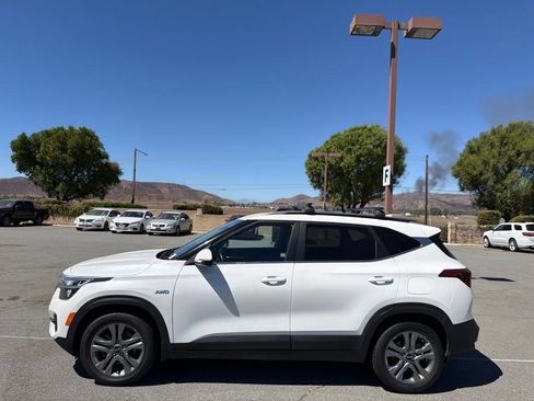 Used 2021 Kia Seltos S AWD/4WD image 9