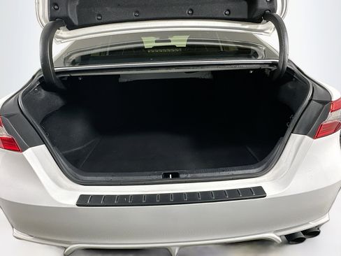 Used 2020 Toyota Camry SE image 28