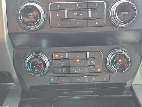 Used 2019 Ford F150 Platinum w/ Equipment Group 701A Luxury image 23