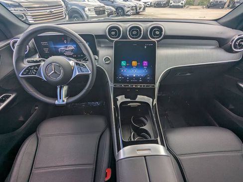 Used 2025 Mercedes-Benz GLC 300 4MATIC image 2