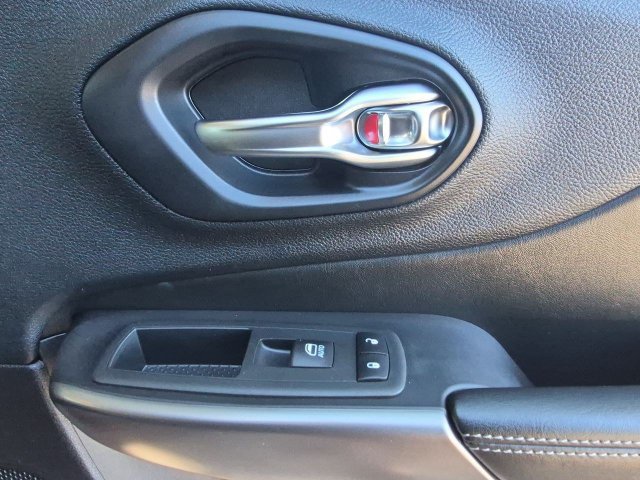 Used 2020 Jeep Cherokee Limited AWD/4WD image 27
