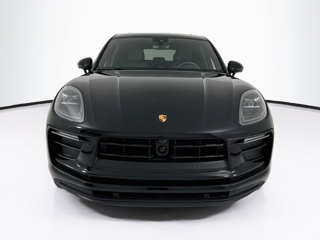 Certified 2025 Porsche Macan AWD/4WD image 6